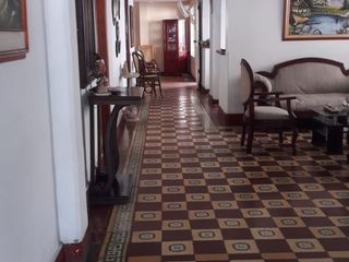 Foto 2 de EN VENTA CONFORTABLE CASA PLANA EN SECTOR DE BELLAVISTA, CON AREA DE 340mts