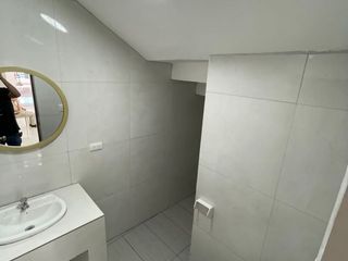 Foto 6 de ARRIENDO LOCAL COMERCIAL CON AMPLIAS OFICINAS