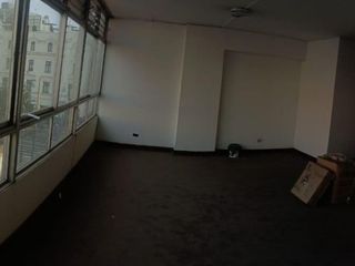 Foto 10 de Oficina en Venta en el Centro de Lima: Espacio Estratégico con Encanto Colonial