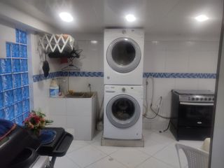 Foto 40 de SE VENDE EXCELENTE CASA EN MODELIA , 5ALCOBAS FRENTE A PARQUE