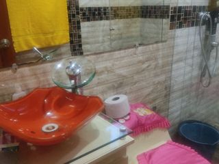 Foto 5 de SE VENDE EXCELENTE CASA EN MODELIA , 5ALCOBAS FRENTE A PARQUE