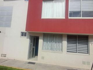 Casa en venta de 3 dormitorios con crédito VIP, en Calderón Quito Ecuador .