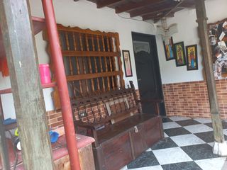 Venta de casa finca en el pueblo, no llega carro, en Barbosa Antioquia.