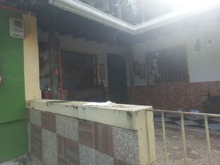 Venta de casa finca en el pueblo, no llega carro, en Barbosa Antioquia.