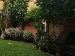 Preciosa Casa Remodelada con Gran Jardín