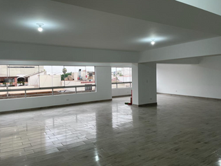 Oficina Moderna Ubicada Frente Al Centro Comercial Chacarilla - Surco