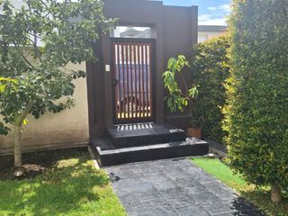 CASA EN VENTA-EXCLUSIVA URBANIZACIÓN EN NAYÓN