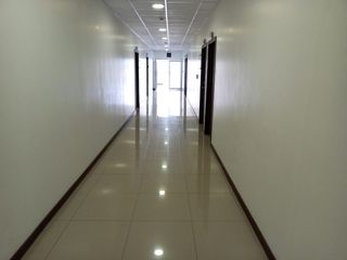 Foto 10 de Oficina de venta en el Edificio Villa Club, Urb. Villa Club, La Aurora.