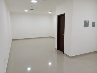 Foto 1 de Oficina de venta en el Edificio Villa Club, Urb. Villa Club, La Aurora.