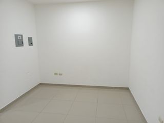 Foto 4 de Oficina de venta en el Edificio Villa Club, Urb. Villa Club, La Aurora.