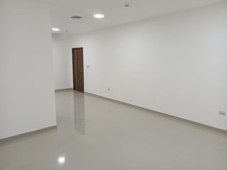 Foto 7 de Oficina de venta en el Edificio Villa Club, Urb. Villa Club, La Aurora.