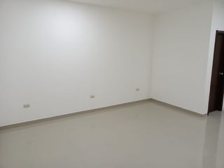 Foto 5 de Oficina de venta en el Edificio Villa Club, Urb. Villa Club, La Aurora.