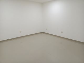 Foto 9 de Oficina de venta en el Edificio Villa Club, Urb. Villa Club, La Aurora.
