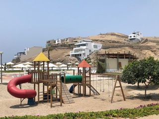 Amplia Casa 3 Pisos con Piscina Frente Playa La Honda