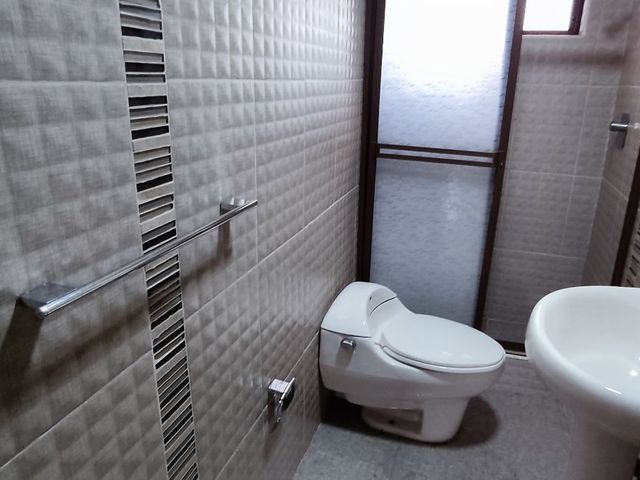 CASA GRANDE EN ALQUILER, EN CUENCA, SECTOR RICAURTE