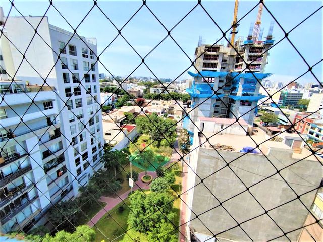 Dpto en Piso 9 - Av Sergio Bernales - Vista a Parque - 77 m² - 02 Dorm.
