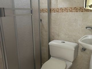 alquilo departamento de 3 dormitorios con baños privados en San Sebastián