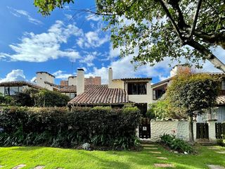 Vendo casa conjunto  Calatrava para vivienda y/o oficina, totalmente remodelada