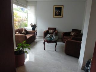 Venta Casa Cumbayá - Lumbisí, Urb. Santa Elena, Contrucción 488 m², T - 405 M²,$400.000