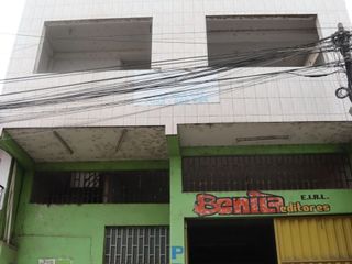 Foto 1 de Para Inversores: Edificio de tres pisos a una cuadra de la plaza de Tarapoto. Zona de alto tránsito comercial y peatonal.