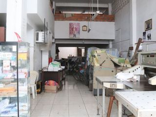 Foto 2 de Para Inversores: Edificio de tres pisos a una cuadra de la plaza de Tarapoto. Zona de alto tránsito comercial y peatonal.