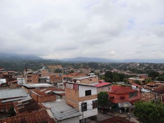 Foto 6 de Para Inversores: Edificio de tres pisos a una cuadra de la plaza de Tarapoto. Zona de alto tránsito comercial y peatonal.
