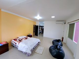 Casa 6 habitaciones semi amoblada en Renta Manta Beach, Manta, Ecuador