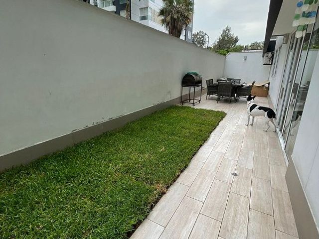 VENTA DEPARTAMENTO 1ER PISO-JARDÍN TERRAZA. 3 DORM. CONDOMINIO PRIVADO GOLF LOS INCAS SURCO