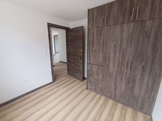 Hermosa Casa POR ESTRENAR, de 128 m2 con 3 Dormitorios, en Conjunto Cerrado.