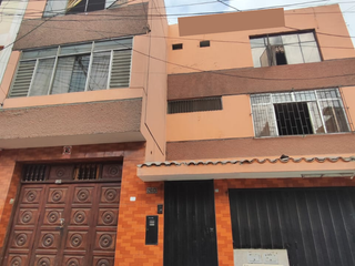 Foto 1 de CASA EN VENTA COMO TERRENO MIRONES BAJOS