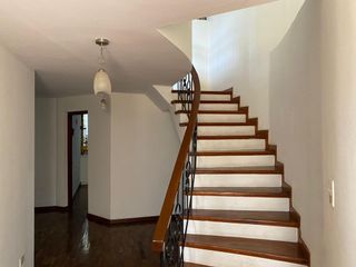 Foto 5 de !!! MAJESTUOSA Y MODERNA CASA PARCIALMENTE REMODELADA CON FINOS ACABADOS !!!.