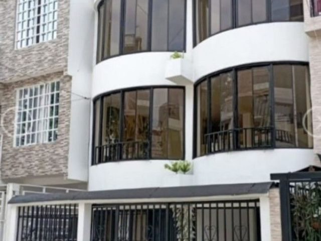 vende casa bifamiliar en el barrio Palmares de Guadalupe