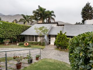 CASA EN LA PLANICIE CON JARDIN, TERRAZA Y PISICINA CERCA AL COLEGIO VILLA MARIA