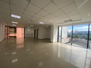 Foto 1 de Oficina en arriendo sobre la republica del salvador centro norte de quito