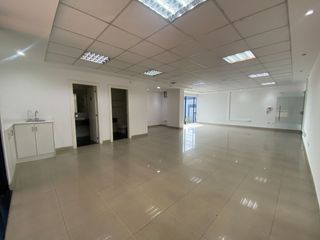 Foto 3 de Oficina en arriendo sobre la republica del salvador centro norte de quito
