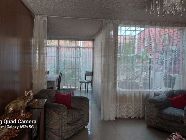 VENDO EXCELENTE CASA EN URB EL PALACIO SACHACA