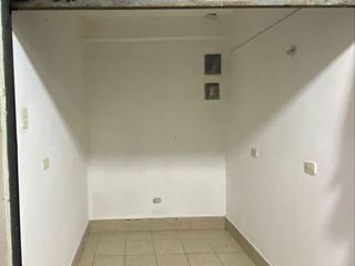 Foto 1 de Venta de Stand comercial en segundo piso cerca a 2 cuadras de estacion San Borja Sur