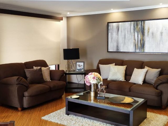 Hermosa Casa de Venta Sector Racar Plaza, en Cuenca