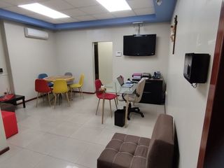 En alquiler oficina Semi amoblada en centro de Guayaquil. (PATRICIA)