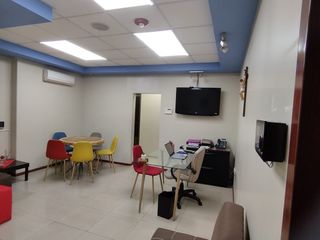 En alquiler oficina Semi amoblada en centro de Guayaquil. (PATRICIA)