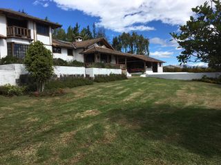 Foto 1 de HERMOSA QUINTA EN CHECA