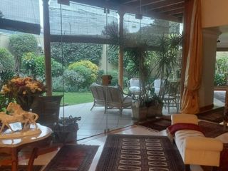 Foto 2 de VENDO LINDA Y ACOGEDORA CASA EN CAMACHO CON BELLA ARQUITECTURA TIPO NEOCLASICA Y DETALLES FINOS DE MADERA.