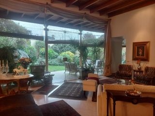 Foto 4 de VENDO LINDA Y ACOGEDORA CASA EN CAMACHO CON BELLA ARQUITECTURA TIPO NEOCLASICA Y DETALLES FINOS DE MADERA.