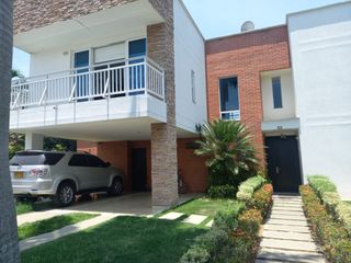 Venta de casa  precio de oportunidad en condominio en Pance con hermosa zona verde