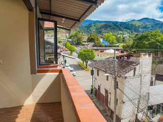 Casa de venta en Guachapala, Sector via Paute cuenca