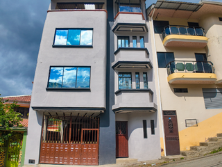 Casa de venta en Guachapala, Sector via Paute cuenca