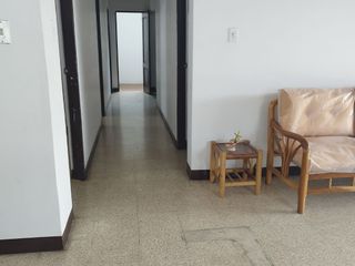 ¡SE VENDE! CASA VACACIONAL RENTERA EN SALINAS - ECUADOR CON AMPLIO ESPACIO PARA PARQUEOS