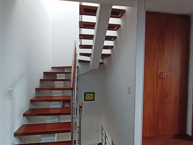 VENDO ESPECTACULAR CASA EN CHIA