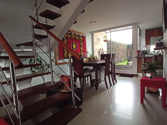 VENDO ESPECTACULAR CASA EN CHIA