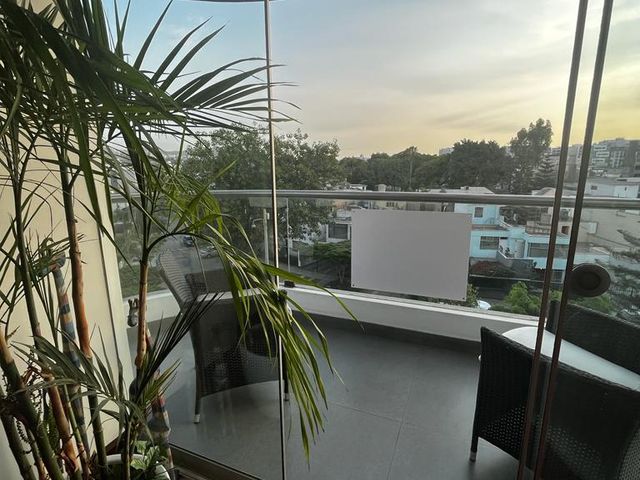 EN ALQUILER AMPLIO PENT HOUSE DE 220 m2 EN SURCO